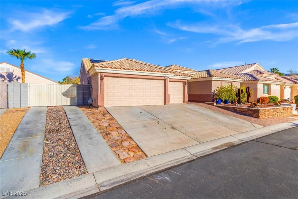 7033 Red Tide, Las Vegas, NV 89131