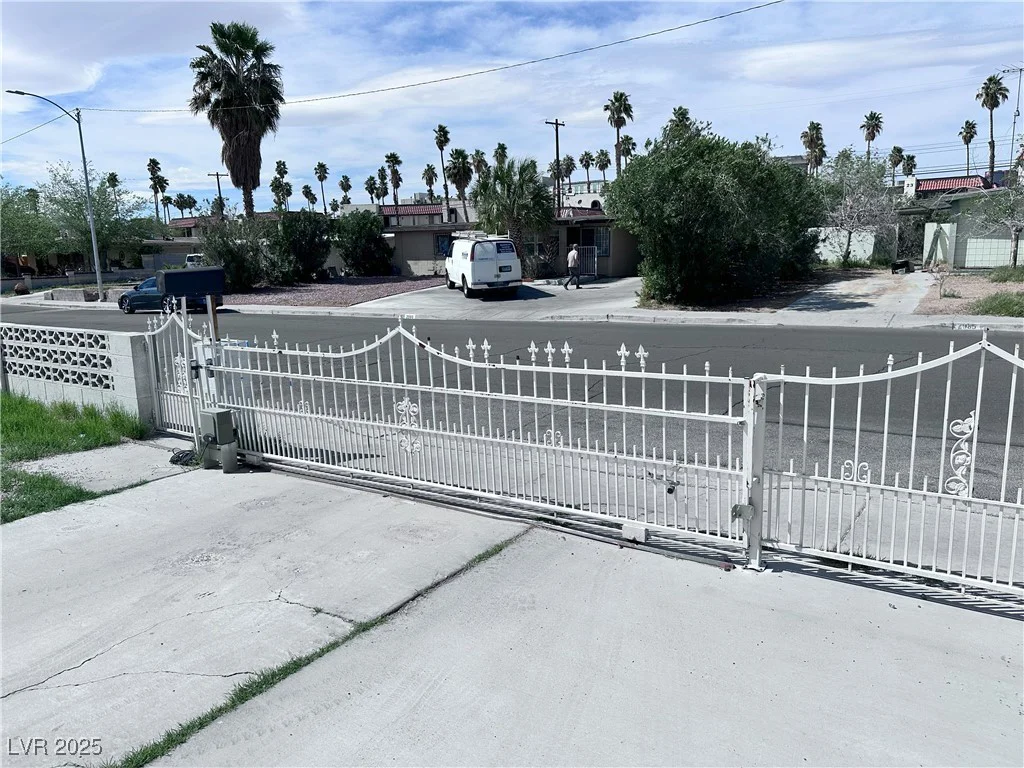 2990 La CANADA, Las Vegas, NV 89169