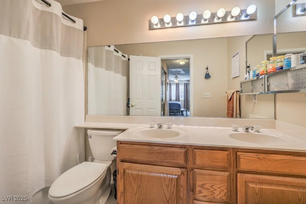 1375 Hacienda, Las Vegas, NV 89119