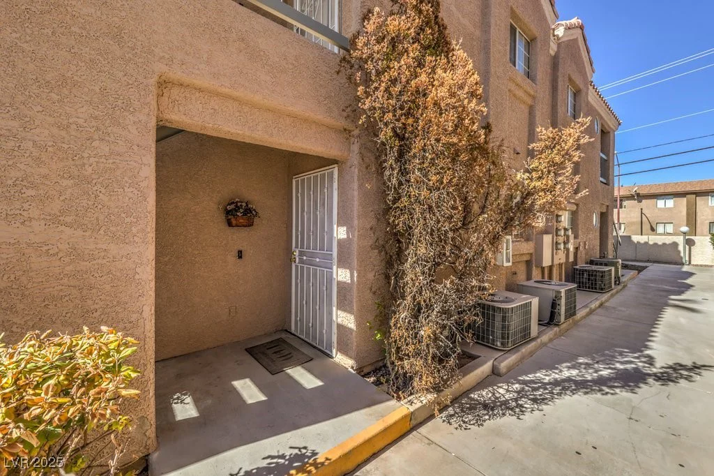 1375 Hacienda, Las Vegas, NV 89119