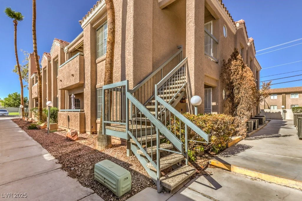 1375 Hacienda, Las Vegas, NV 89119