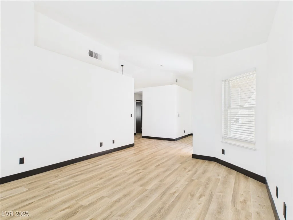 566 Searchlight, Las Vegas, NV 89110