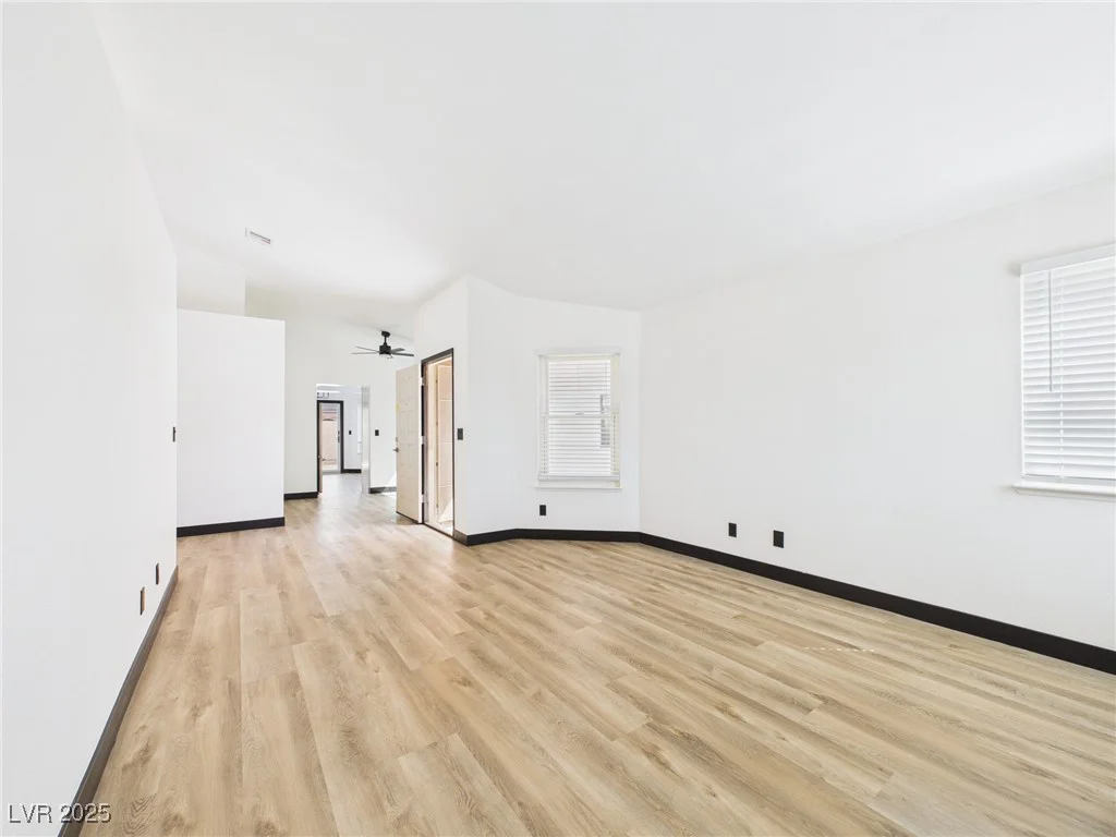 566 Searchlight, Las Vegas, NV 89110