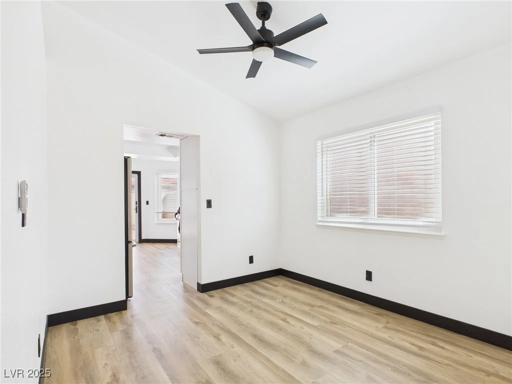 566 Searchlight, Las Vegas, NV 89110