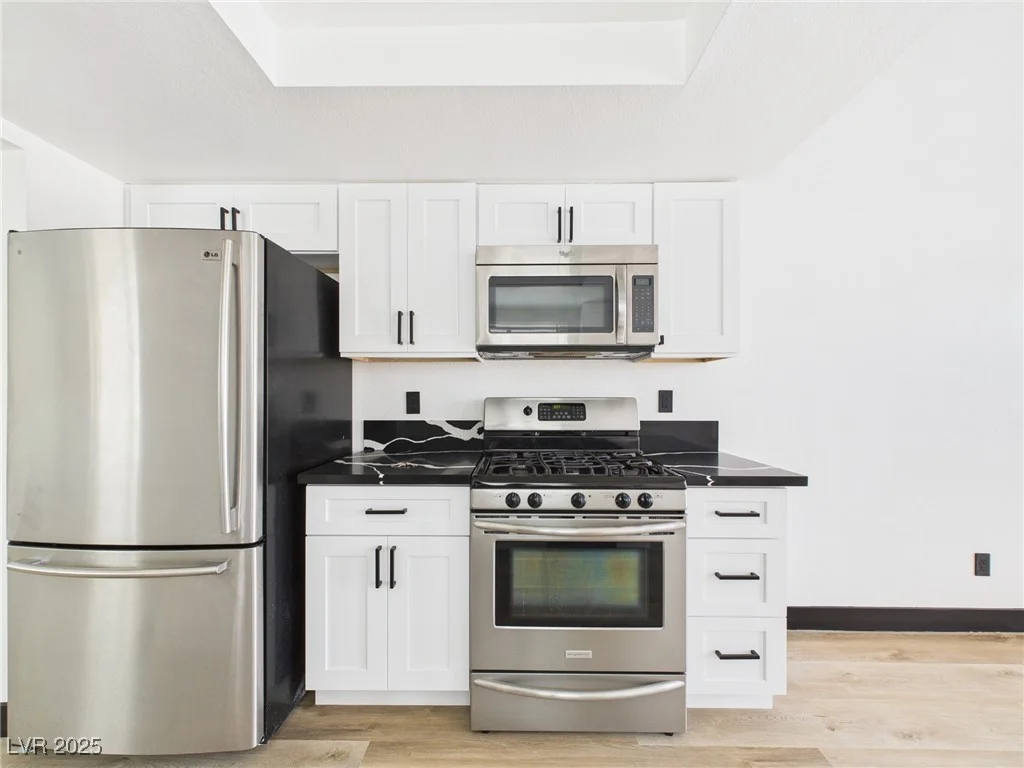 566 Searchlight, Las Vegas, NV 89110