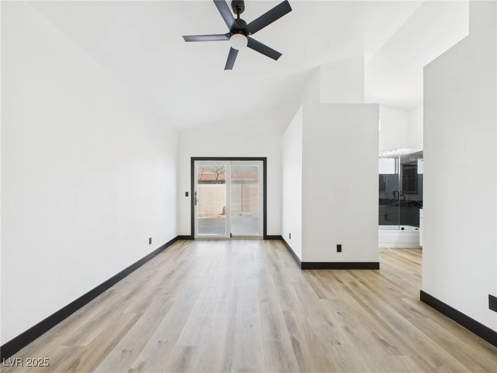 566 Searchlight, Las Vegas, NV 89110