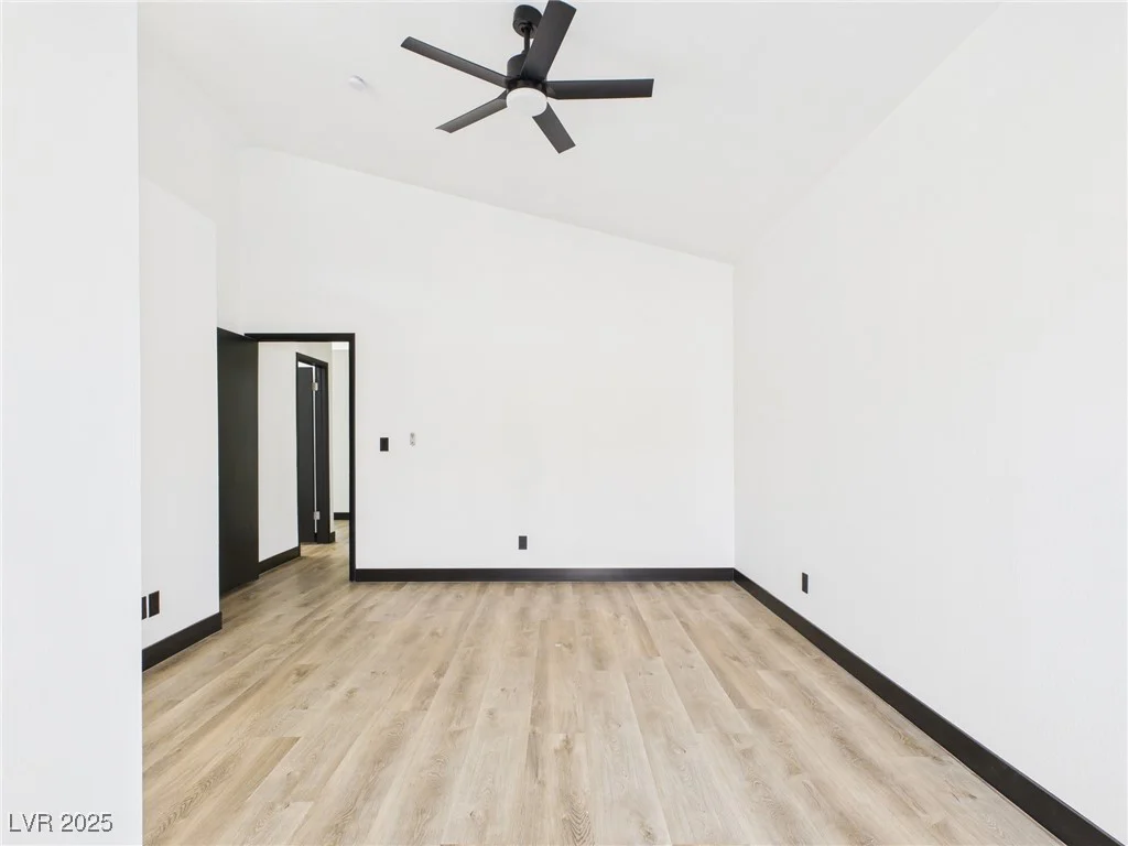 566 Searchlight, Las Vegas, NV 89110