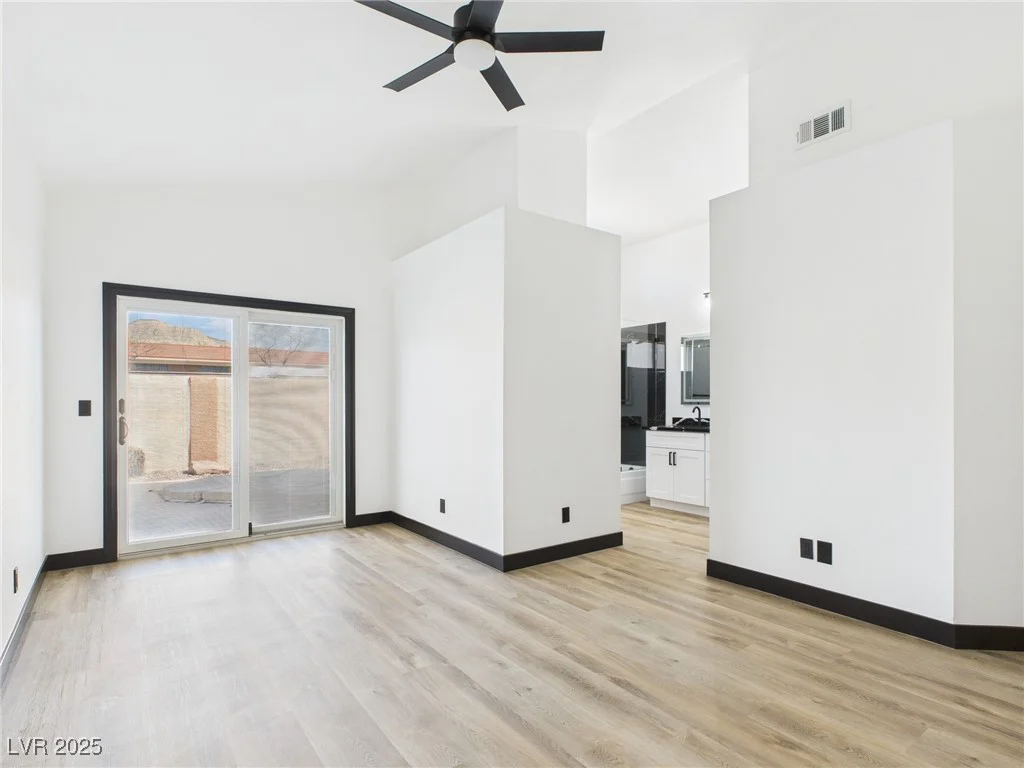 566 Searchlight, Las Vegas, NV 89110