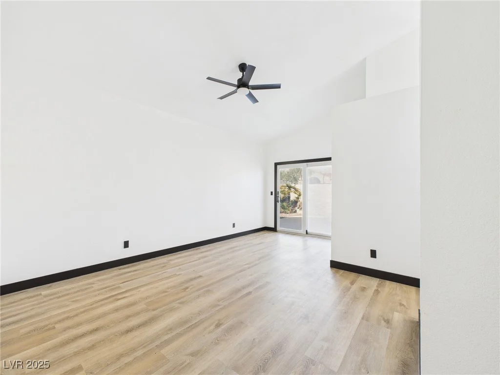 566 Searchlight, Las Vegas, NV 89110