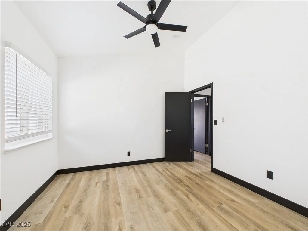 566 Searchlight, Las Vegas, NV 89110