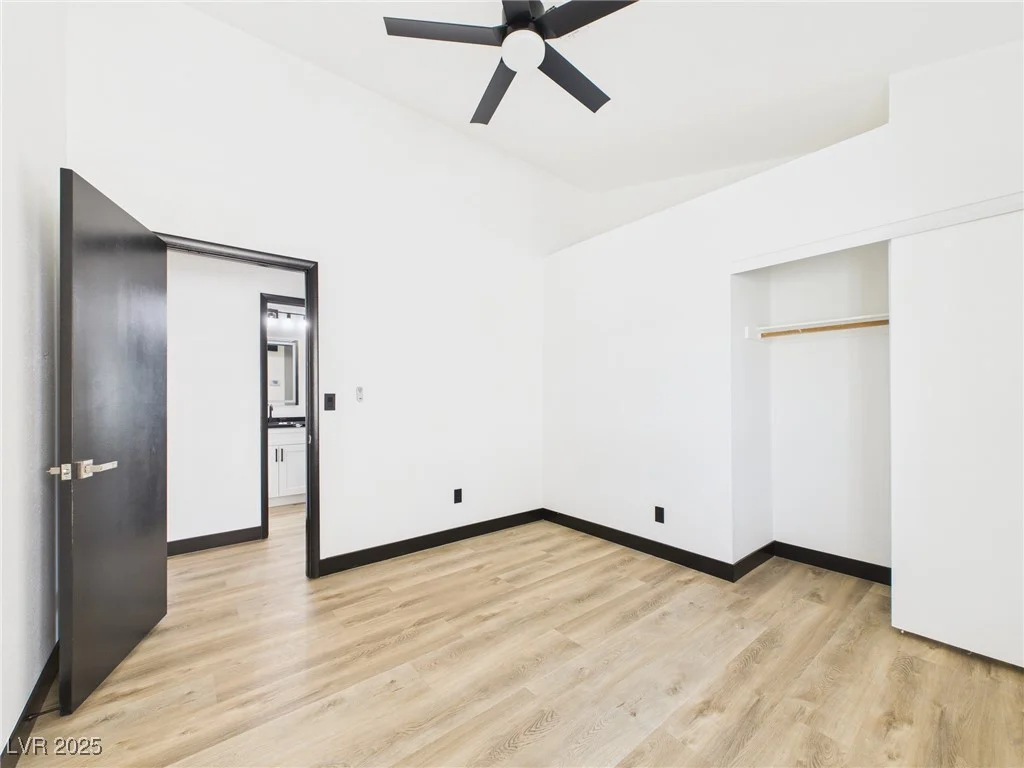 566 Searchlight, Las Vegas, NV 89110
