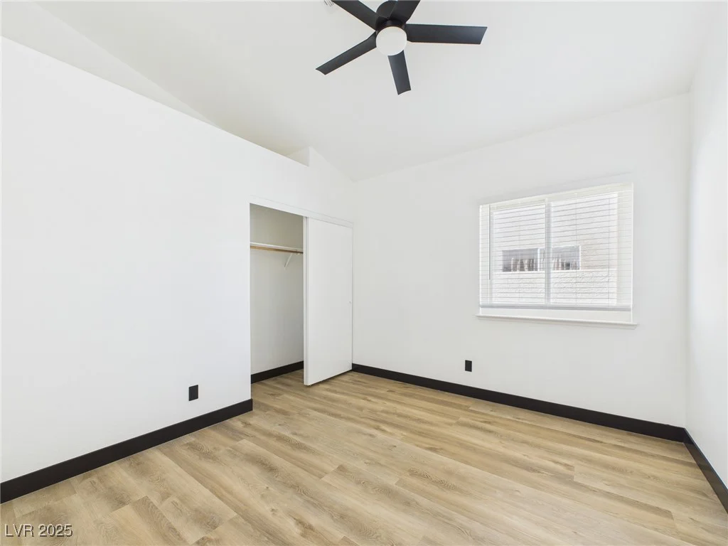 566 Searchlight, Las Vegas, NV 89110