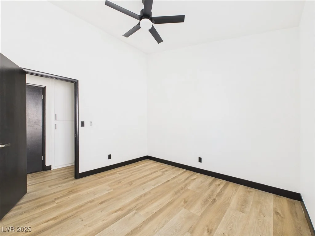 566 Searchlight, Las Vegas, NV 89110