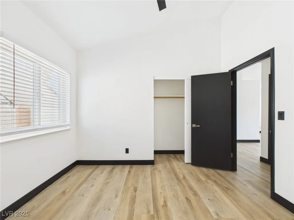 566 Searchlight, Las Vegas, NV 89110