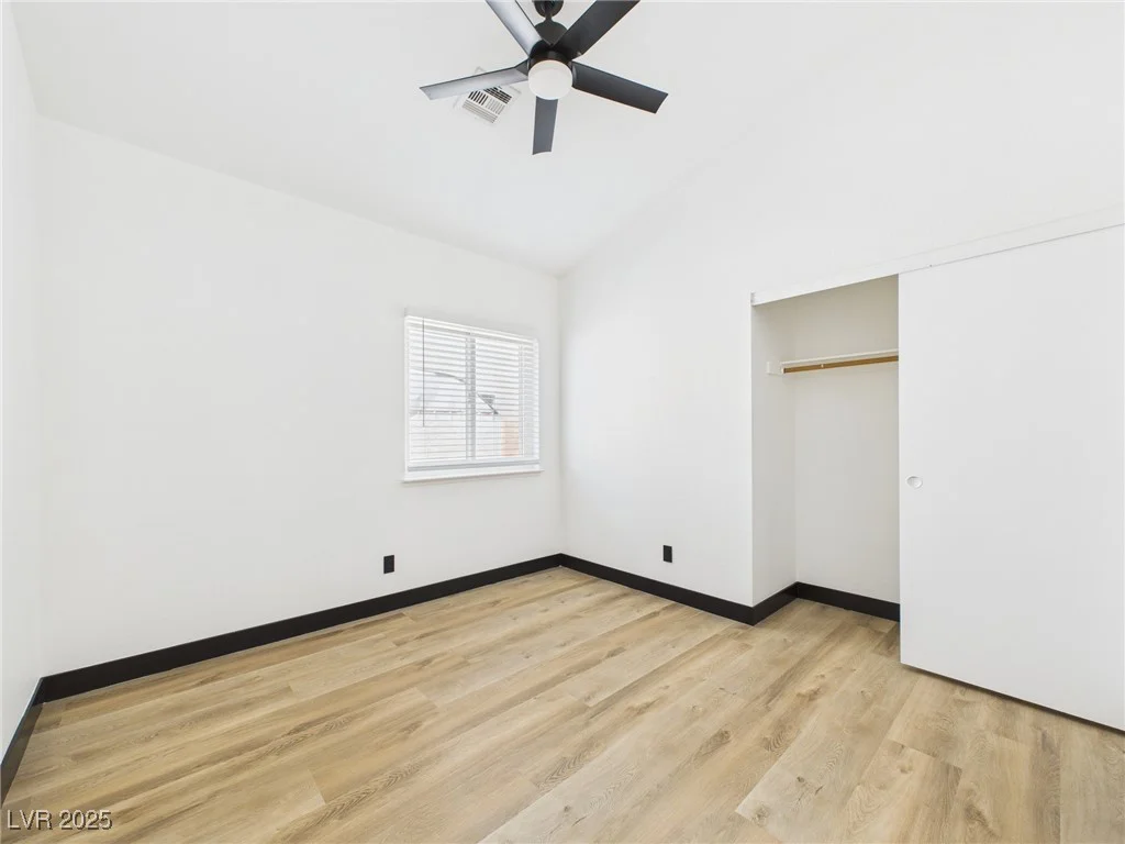 566 Searchlight, Las Vegas, NV 89110