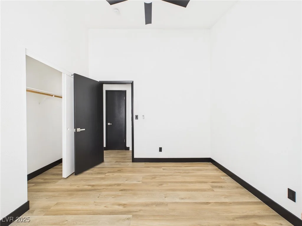 566 Searchlight, Las Vegas, NV 89110