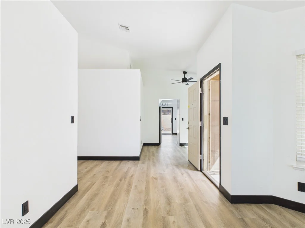 566 Searchlight, Las Vegas, NV 89110