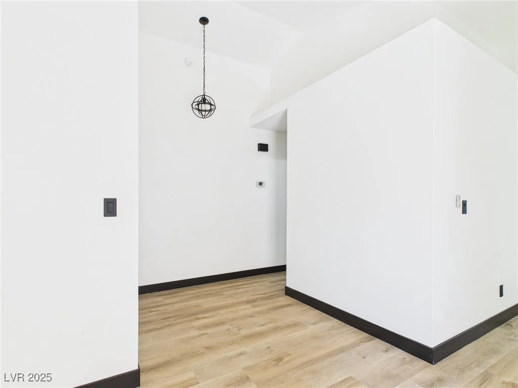 566 Searchlight, Las Vegas, NV 89110