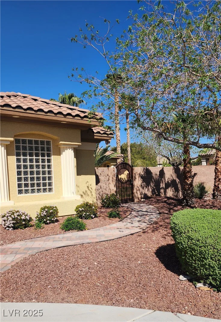 7521 Prancing Pony, Las Vegas, NV 89131