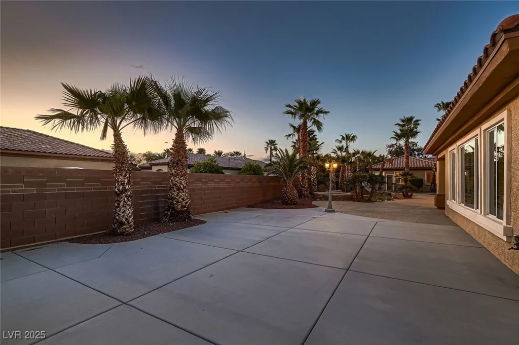 7521 Prancing Pony, Las Vegas, NV 89131