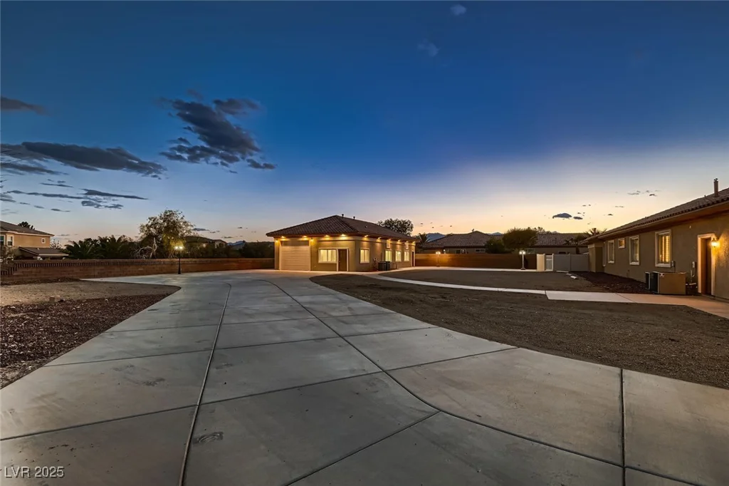 7521 Prancing Pony, Las Vegas, NV 89131