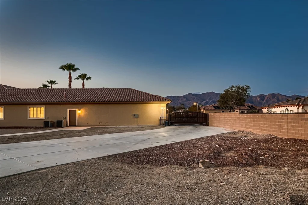 7521 Prancing Pony, Las Vegas, NV 89131