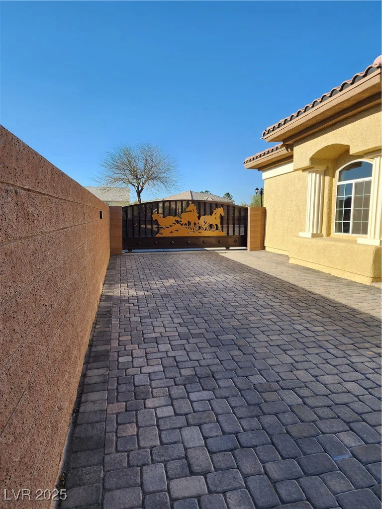 7521 Prancing Pony, Las Vegas, NV 89131
