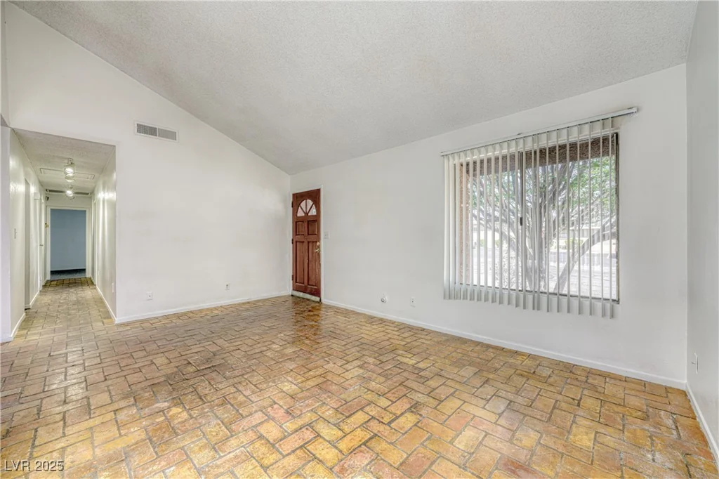 1501 Living Desert, Las Vegas, NV 89119