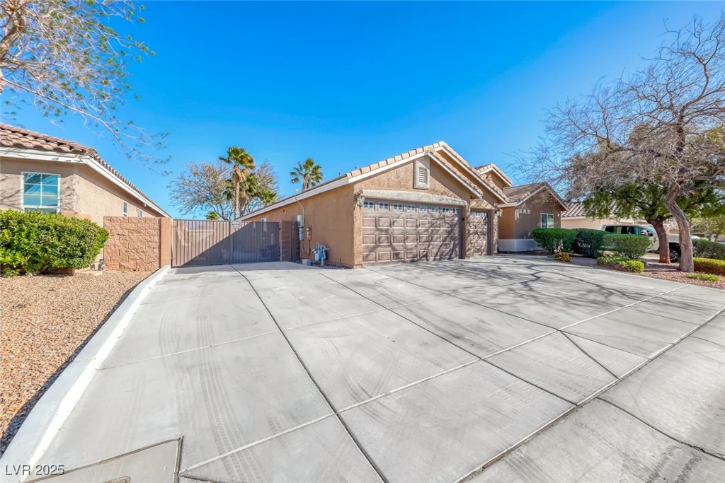 8348 Mountain Destiny, Las Vegas, NV 89131