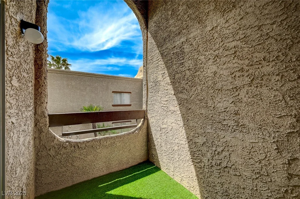 5071 Pioneer, Las Vegas, NV 89146