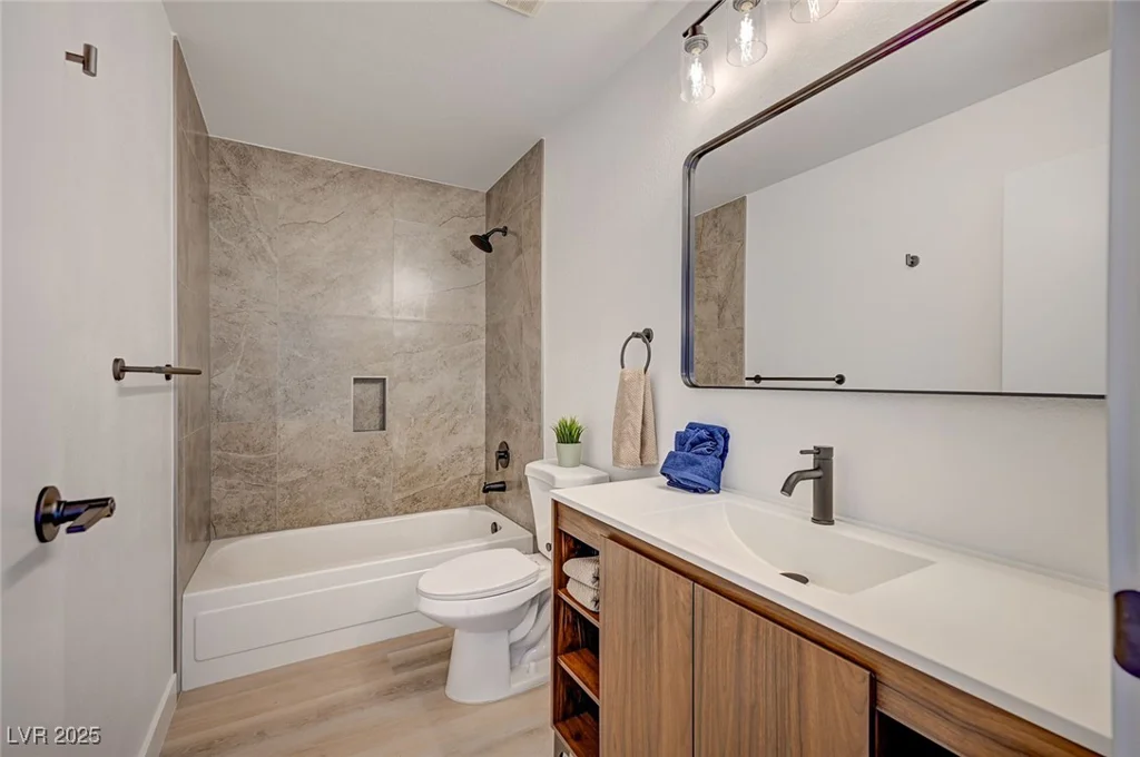 5071 Pioneer, Las Vegas, NV 89146