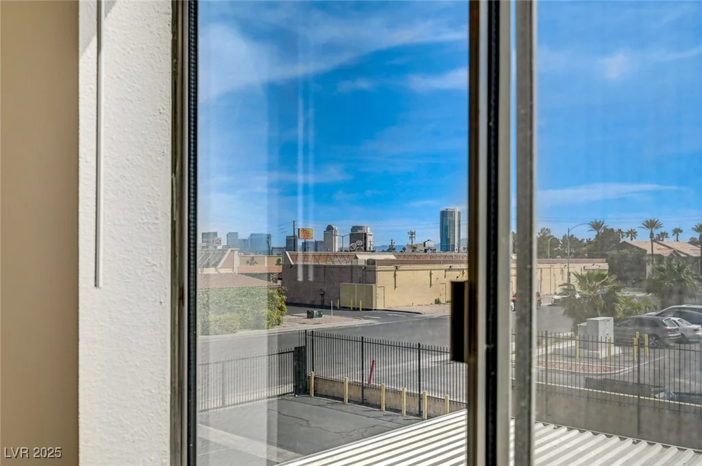 5071 Pioneer, Las Vegas, NV 89146