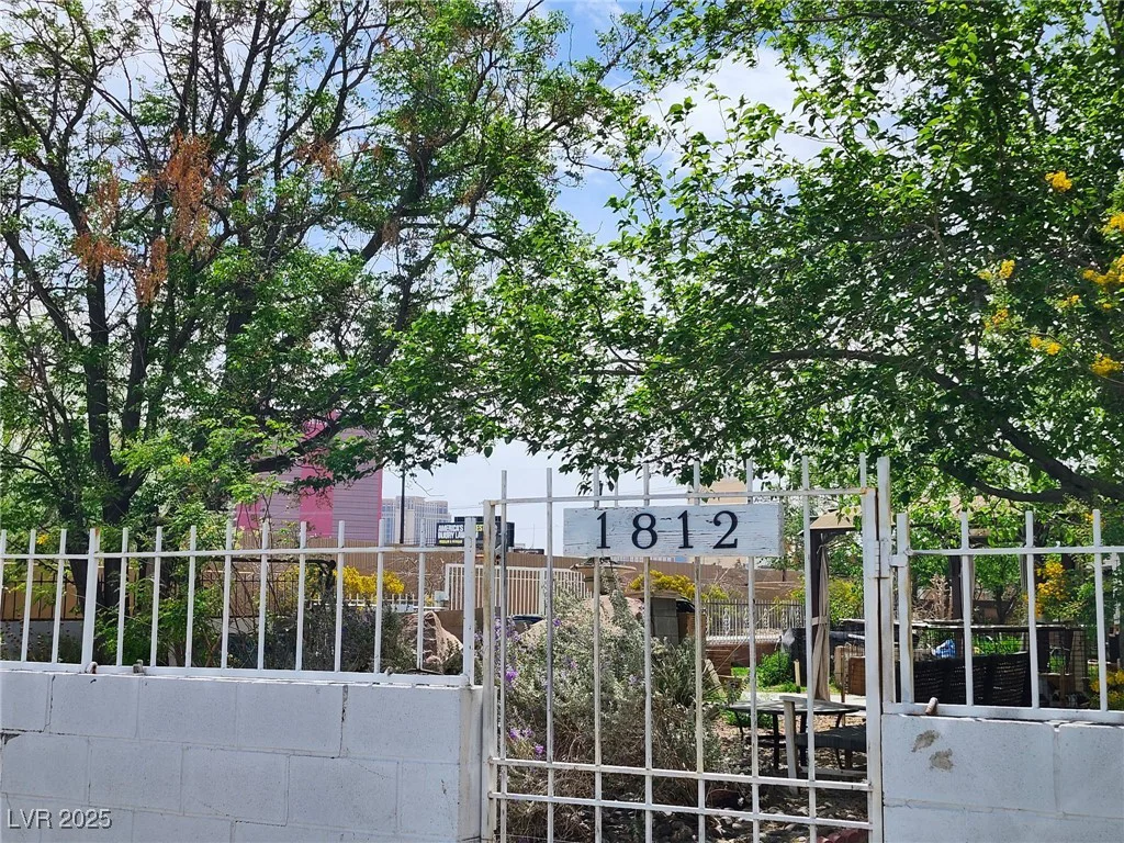 1812 Ivanhoe, Las Vegas, NV 89102