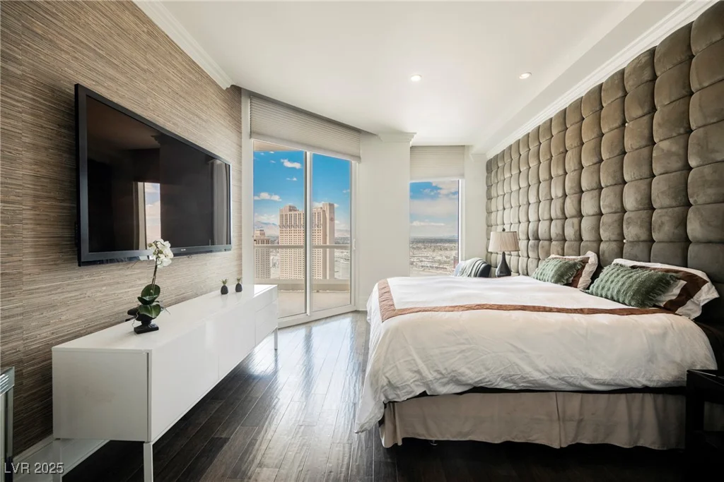 2747 Paradise, Las Vegas, NV 89109