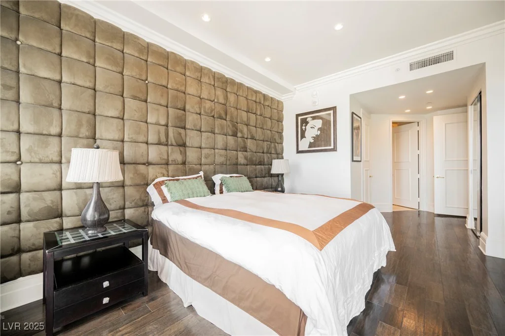 2747 Paradise, Las Vegas, NV 89109