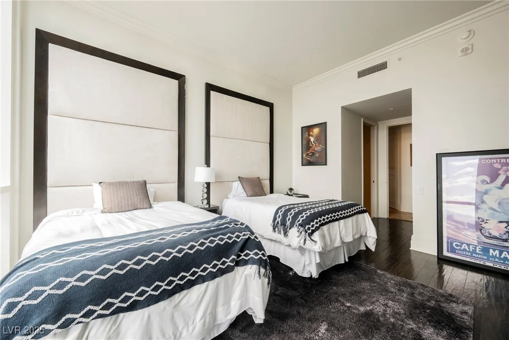 2747 Paradise, Las Vegas, NV 89109