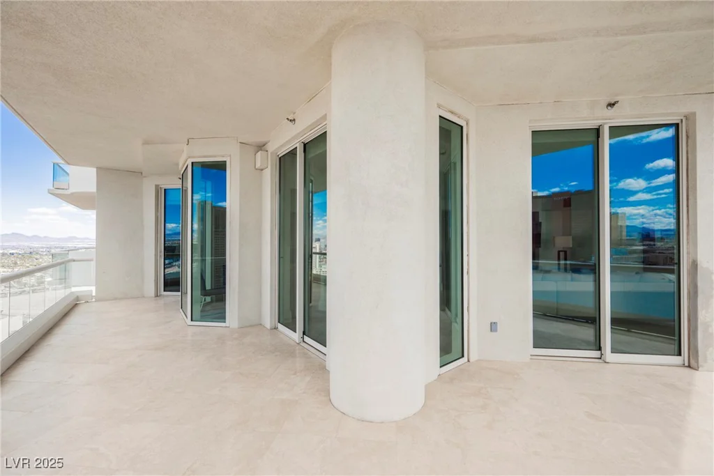 2747 Paradise, Las Vegas, NV 89109