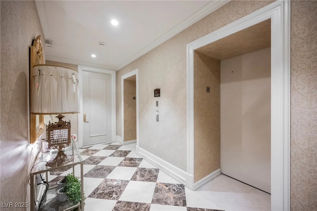 2747 Paradise, Las Vegas, NV 89109
