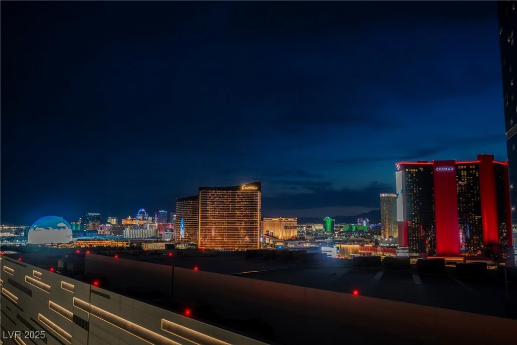 2747 Paradise, Las Vegas, NV 89109