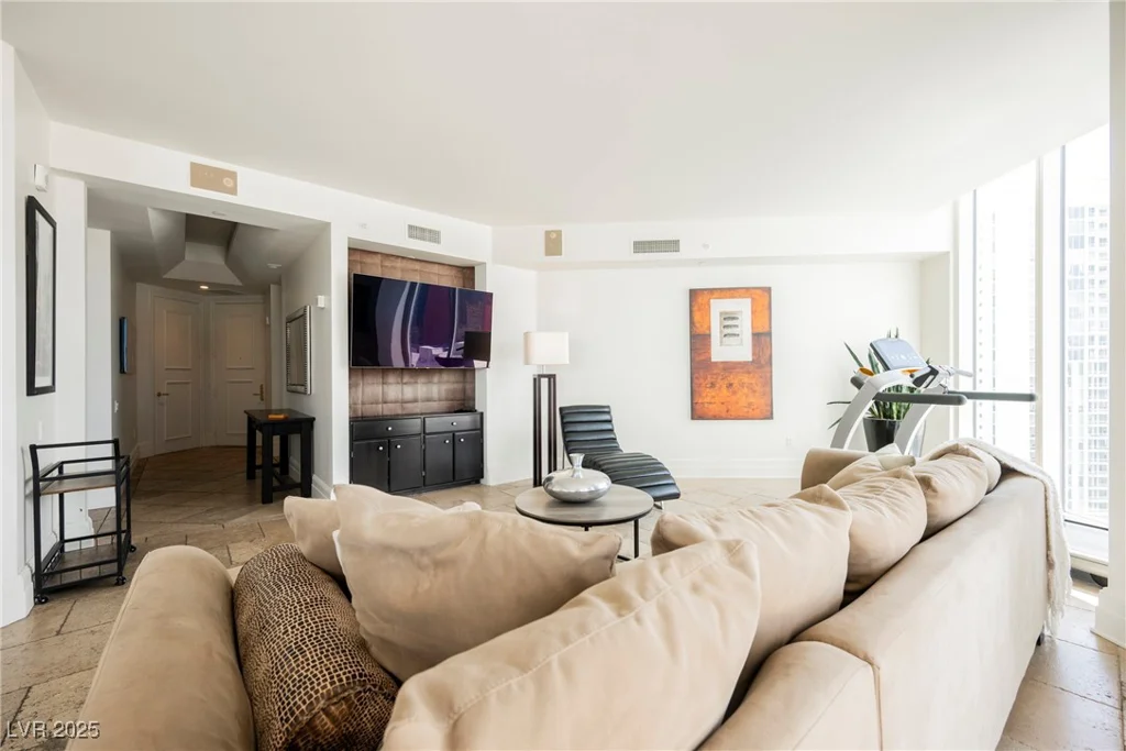 2747 Paradise, Las Vegas, NV 89109