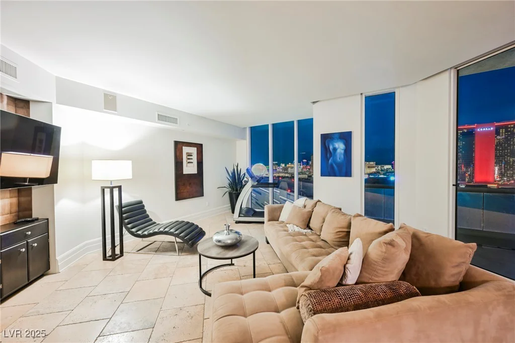 2747 Paradise, Las Vegas, NV 89109