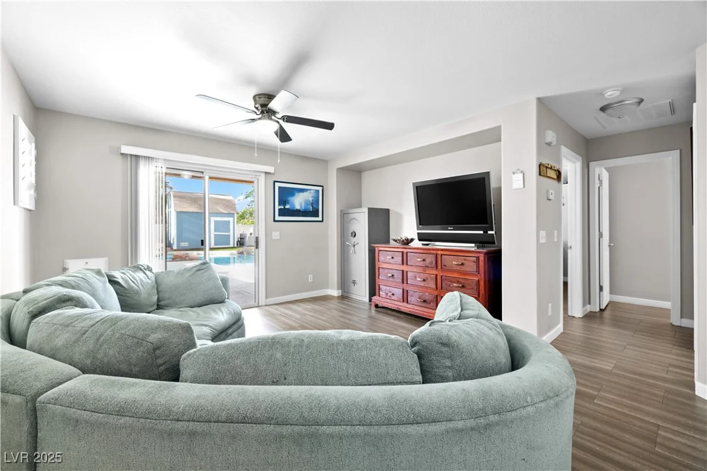 1922 Pyle, Las Vegas, NV 89183