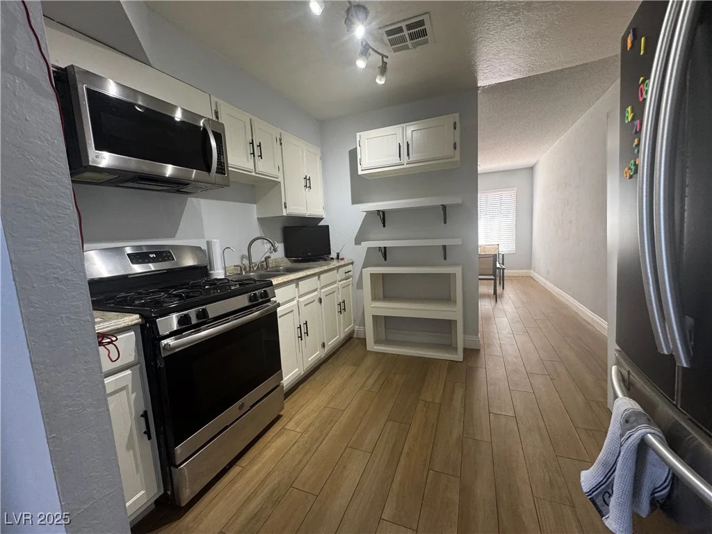 3940 Voxna, Las Vegas, NV 89119