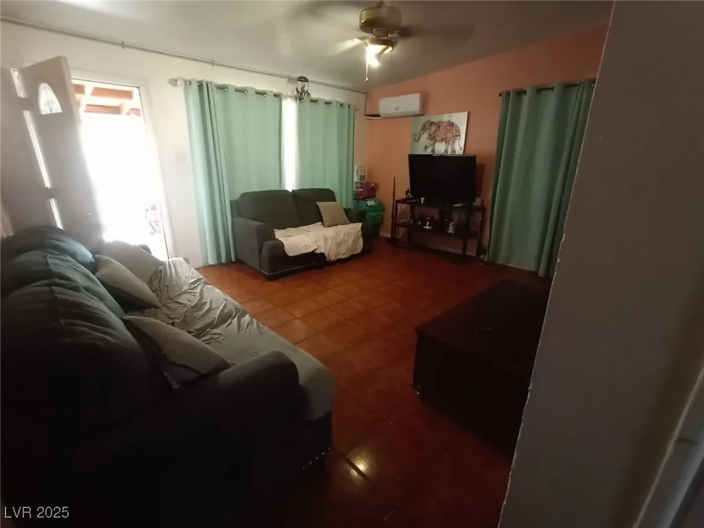 2120 Glider, North Las Vegas, NV 89030