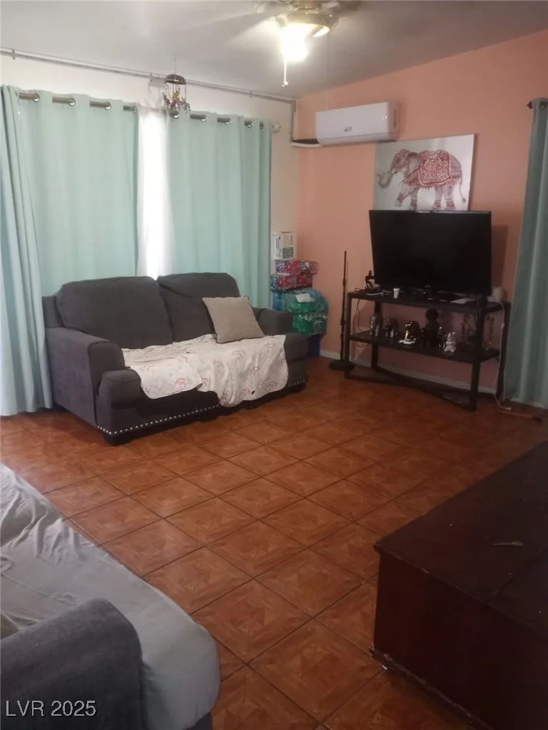 2120 Glider, North Las Vegas, NV 89030