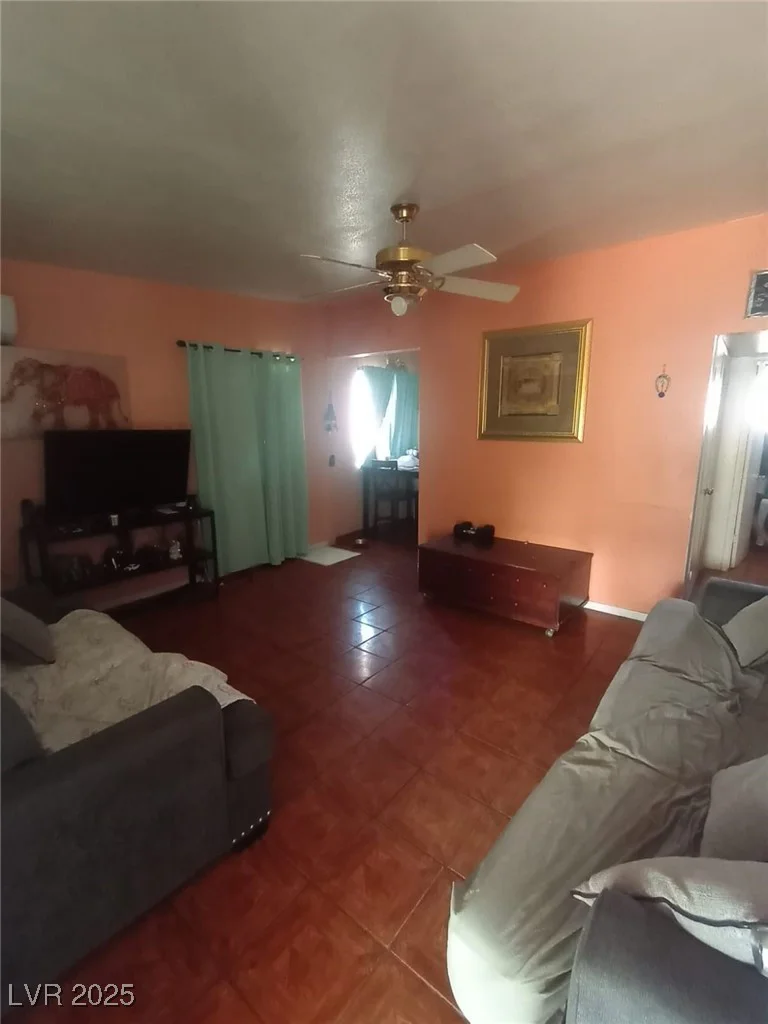 2120 Glider, North Las Vegas, NV 89030