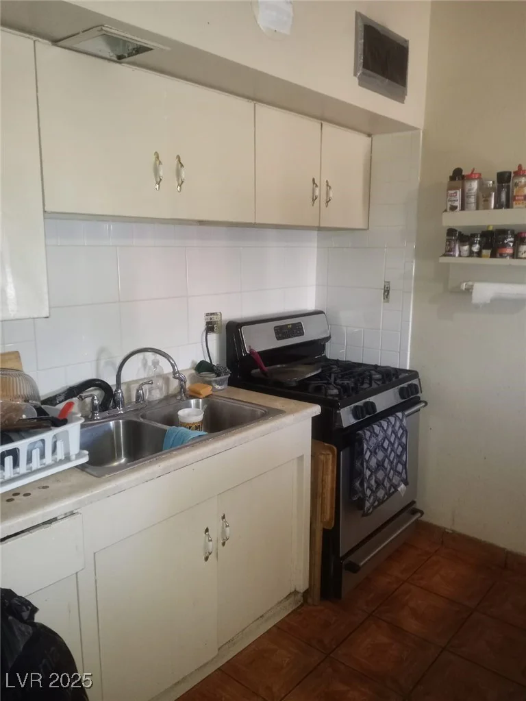 2120 Glider, North Las Vegas, NV 89030