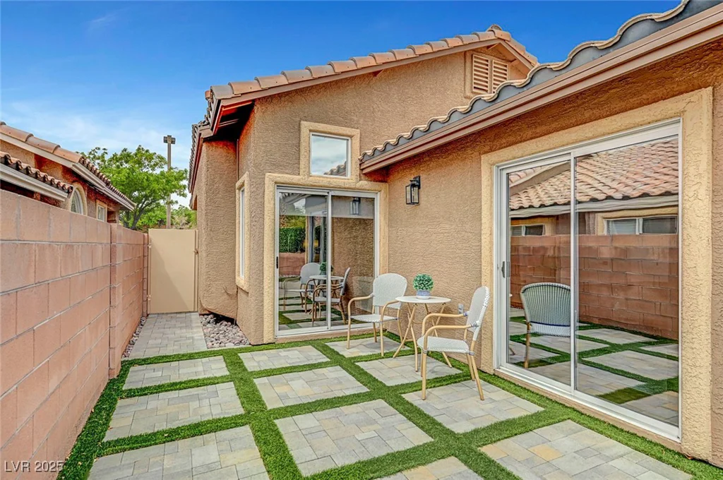 228 McHenry, Las Vegas, NV 89144