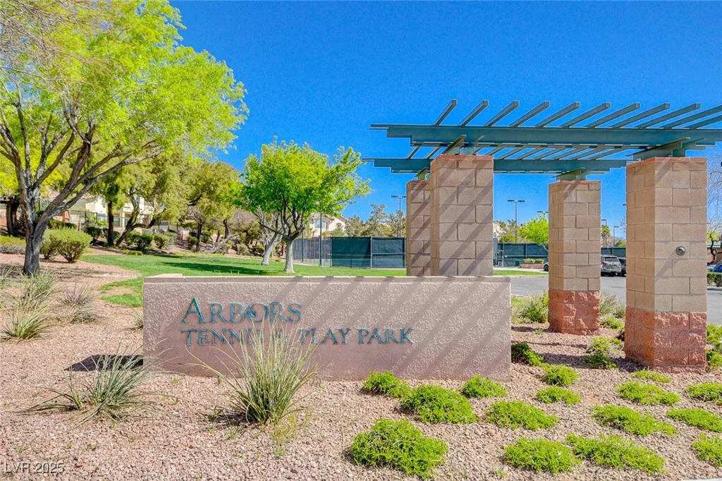 228 McHenry, Las Vegas, NV 89144