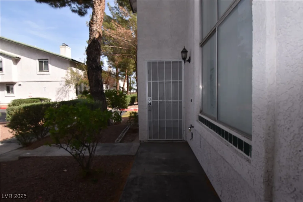 2431 Old Forge, Las Vegas, NV 89121
